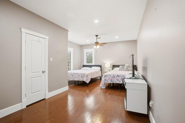 200 Creekside Court, Sealy, TX 77474