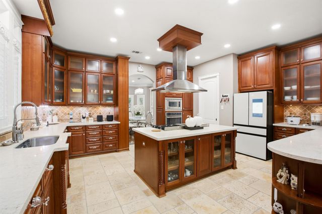 200 Creekside Court, Sealy, TX 77474
