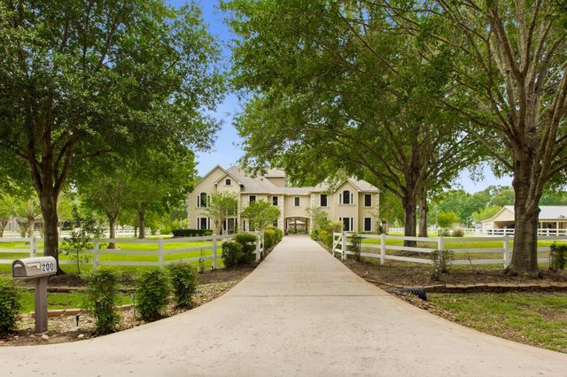 200 Creekside Court, Sealy, TX 77474