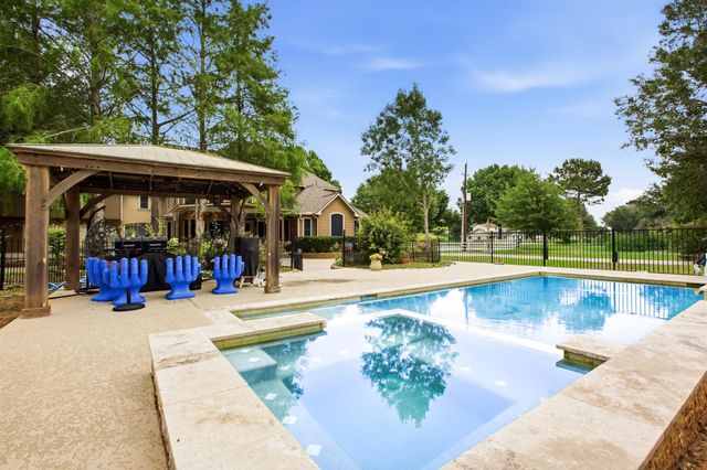 200 Creekside Court, Sealy, TX 77474