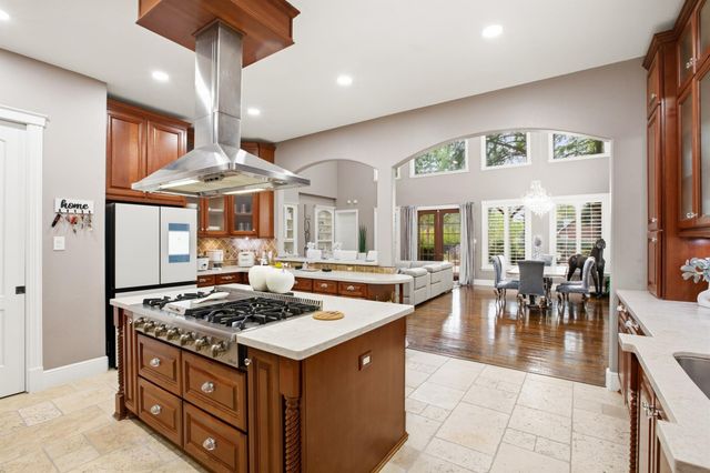 200 Creekside Court, Sealy, TX 77474