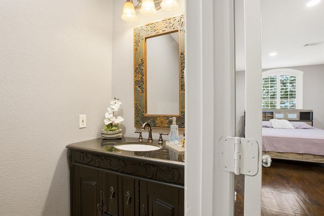 200 Creekside Court, Sealy, TX 77474