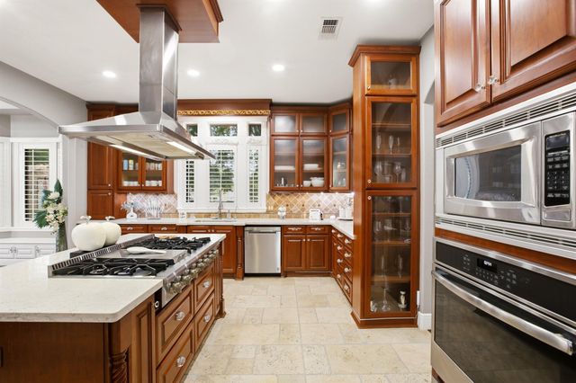 200 Creekside Court, Sealy, TX 77474