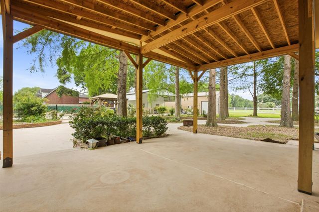 200 Creekside Court, Sealy, TX 77474