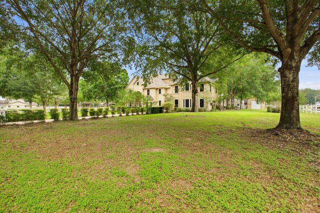 200 Creekside Court, Sealy, TX 77474