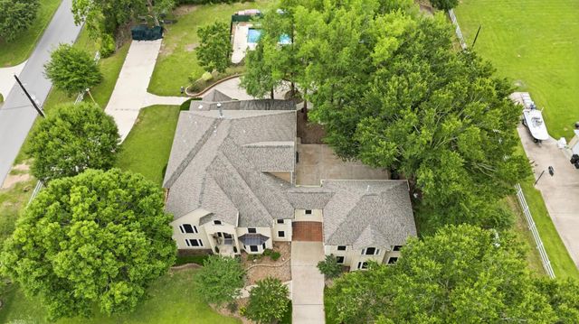 200 Creekside Court, Sealy, TX 77474