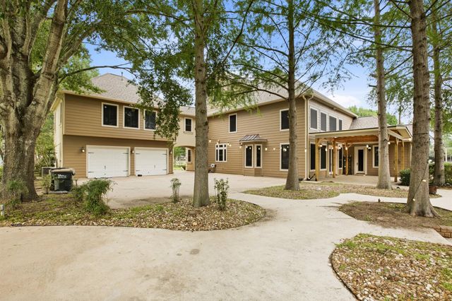 200 Creekside Court, Sealy, TX 77474