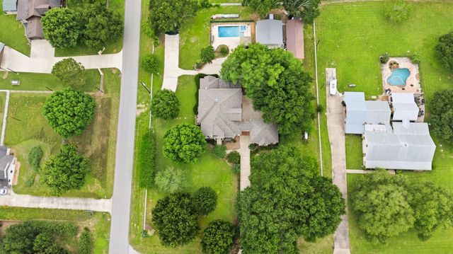 200 Creekside Court, Sealy, TX 77474