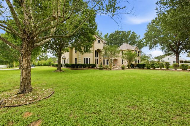 200 Creekside Court, Sealy, TX 77474