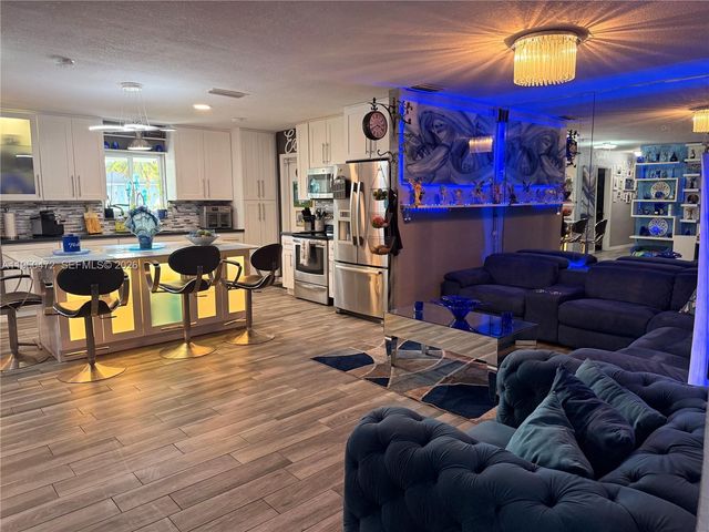 309 NW 15th St, Homestead, FL 33030