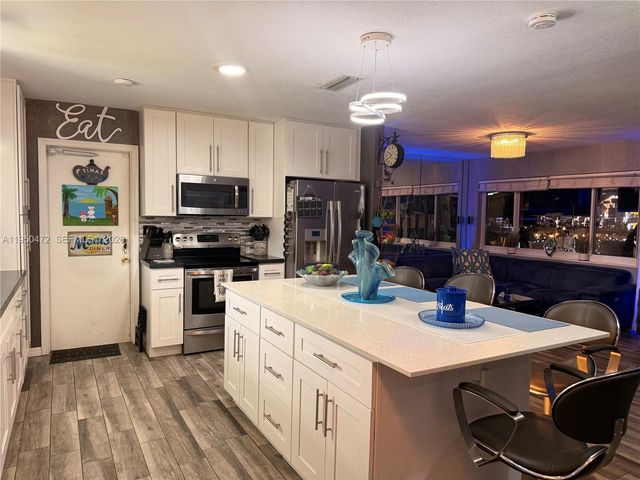 309 NW 15th St, Homestead, FL 33030