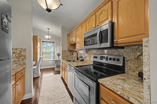 20872 E Glen Haven Circle 30, Northville, MI 48167