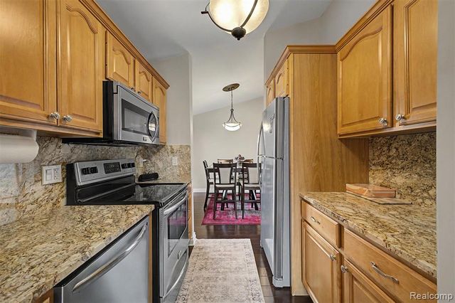 20872 E Glen Haven Circle 30, Northville, MI 48167