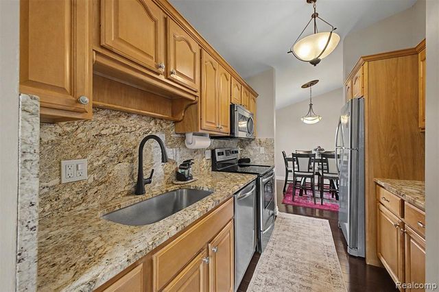 20872 E Glen Haven Circle 30, Northville, MI 48167