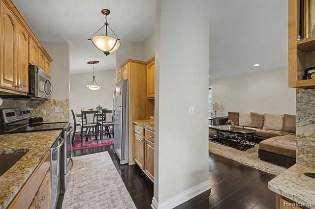 20872 E Glen Haven Circle 30, Northville, MI 48167