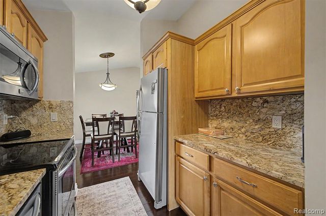 20872 E Glen Haven Circle 30, Northville, MI 48167