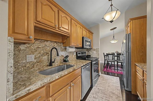 20872 E Glen Haven Circle 30, Northville, MI 48167