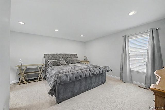 20872 E Glen Haven Circle 30, Northville, MI 48167