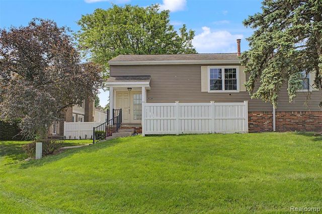 20872 E Glen Haven Circle 30, Northville, MI 48167