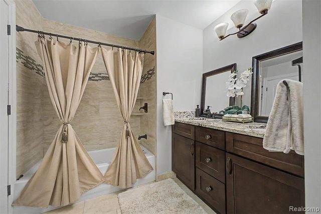 20872 E Glen Haven Circle 30, Northville, MI 48167