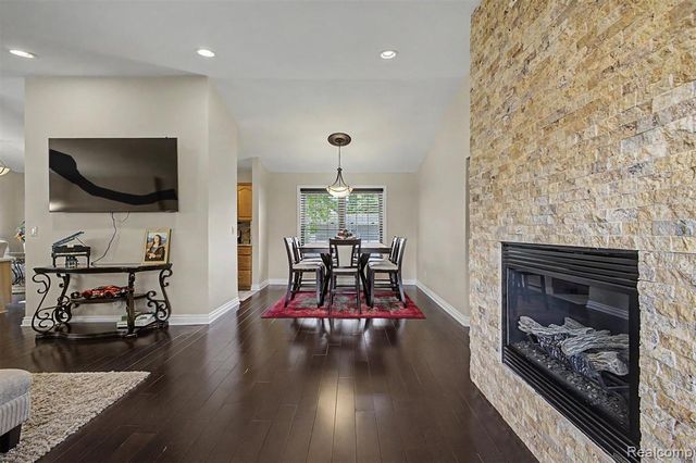 20872 E Glen Haven Circle 30, Northville, MI 48167