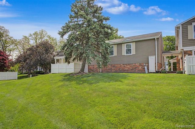 20872 E Glen Haven Circle 30, Northville, MI 48167