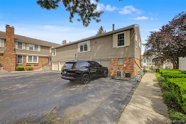 20872 E Glen Haven Circle 30, Northville, MI 48167