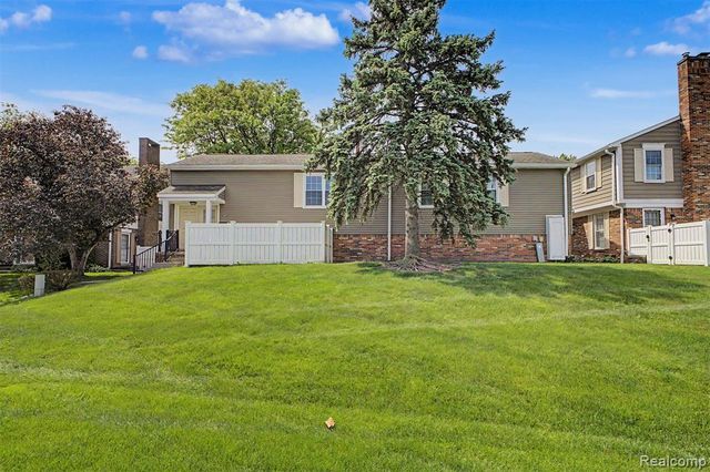 20872 E Glen Haven Circle 30, Northville, MI 48167