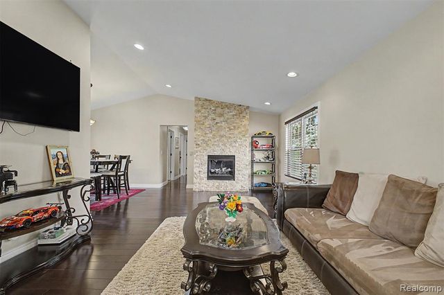 20872 E Glen Haven Circle 30, Northville, MI 48167
