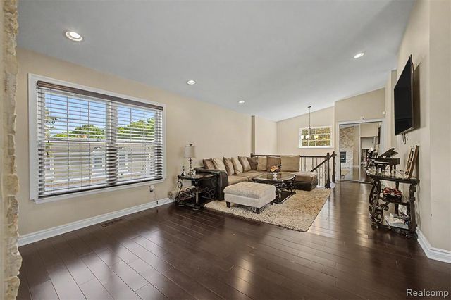 20872 E Glen Haven Circle 30, Northville, MI 48167