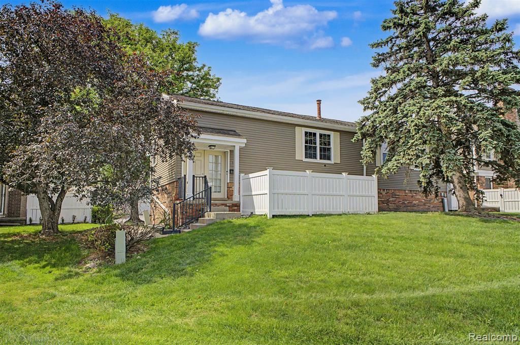 20872 E Glen Haven Circle 30, Northville, MI 48167