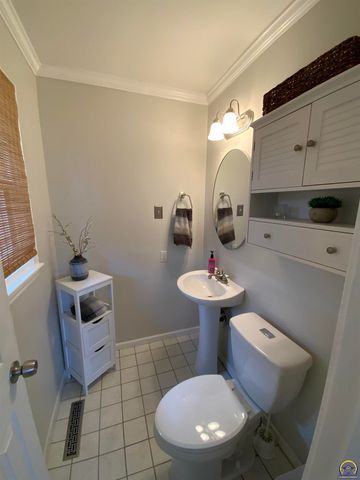 2612 SW Belle AVE, Topeka, KS 66614