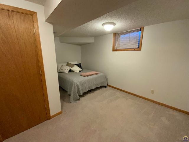 2612 SW Belle AVE, Topeka, KS 66614