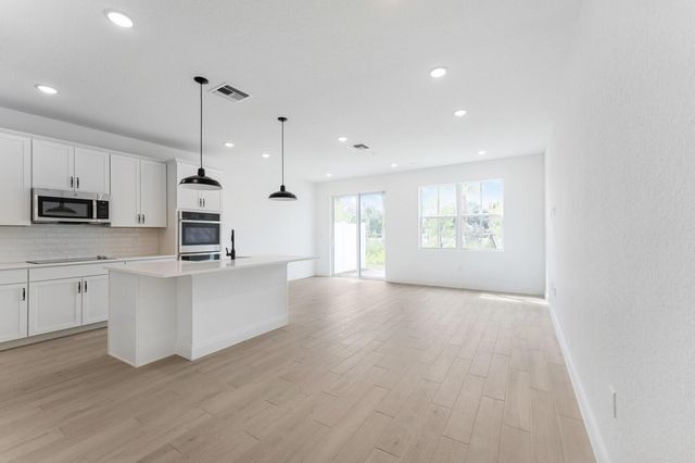 174 SE Birch Terrace 207, Stuart, FL 34997