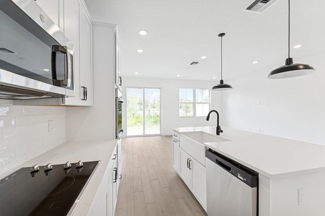 174 SE Birch Terrace 207, Stuart, FL 34997