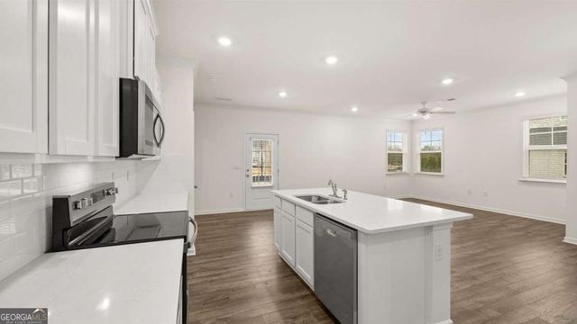 540 SILVER MOON Drive, Loganville, GA 30052