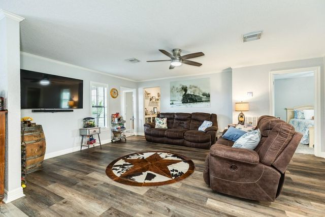 131 Bastrop Bayou Drive, Angleton, TX 77515