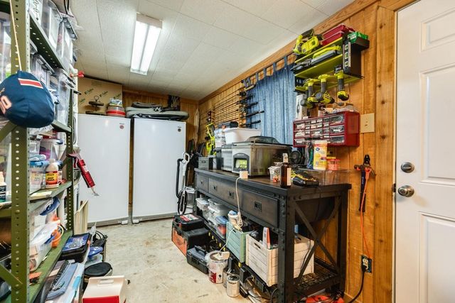 131 Bastrop Bayou Drive, Angleton, TX 77515
