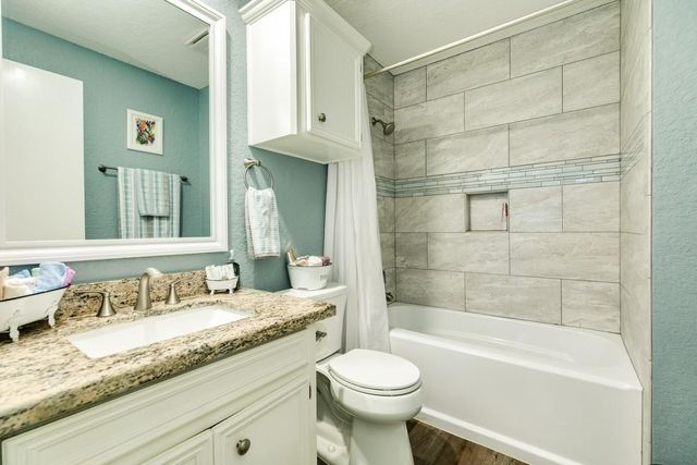 131 Bastrop Bayou Drive, Angleton, TX 77515