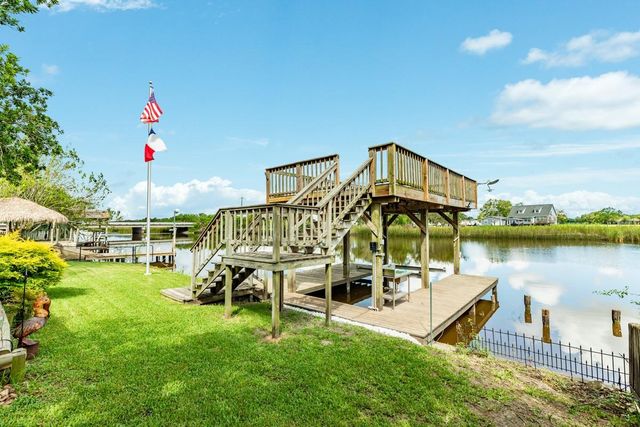 131 Bastrop Bayou Drive, Angleton, TX 77515