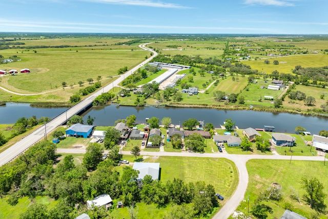 131 Bastrop Bayou Drive, Angleton, TX 77515