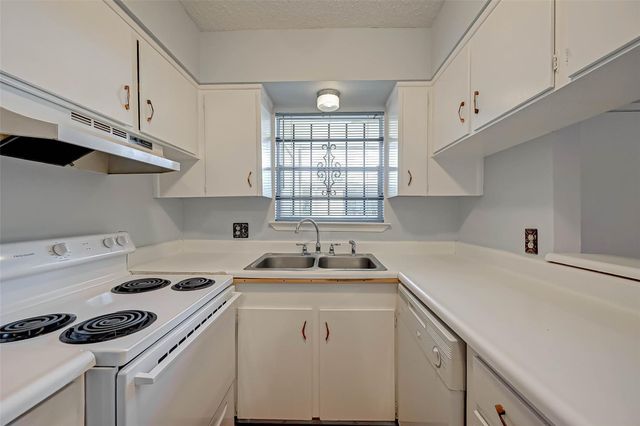 7714 Renwick Drive K113, Houston, TX 77081