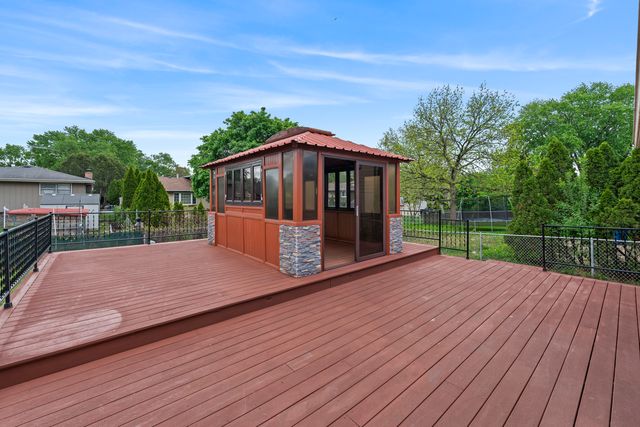 10403 Broadmoor Drive, Palos Hills, IL 60465