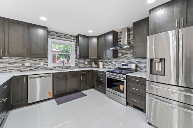 10403 Broadmoor Drive, Palos Hills, IL 60465