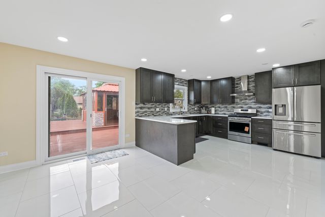 10403 Broadmoor Drive, Palos Hills, IL 60465