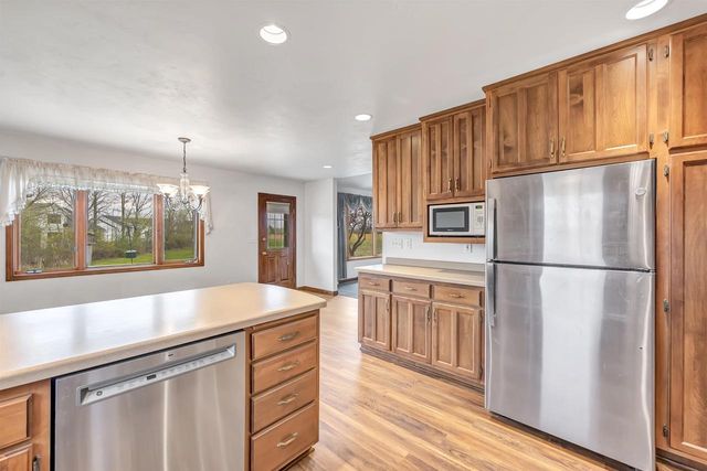 1072 TRABOH COURT, De Pere, WI 54115