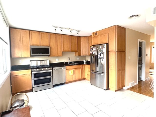 4035 N Keystone Avenue, Chicago, IL 60641