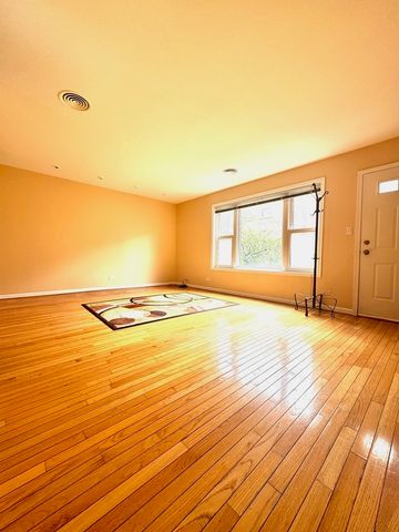 4035 N Keystone Avenue, Chicago, IL 60641