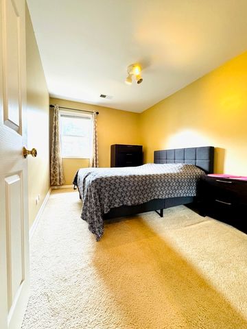 4035 N Keystone Avenue, Chicago, IL 60641