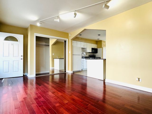 4035 N Keystone Avenue, Chicago, IL 60641